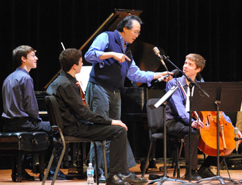 Yo-Yo Ma talks to Eric Tinkerhess, a cellist from Pioneer High School