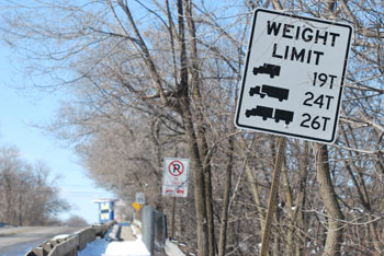 Stadium Bridge Weight Limit Sign