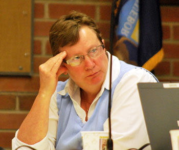 Sandi Smith (Ward 1) just before raising a point of order about time of Jane Lumm's (Ward 2) speaking turns.