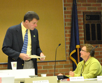 Sandi Smith (Ward 1) touched base with city administrator Steve Powers before the meeting.