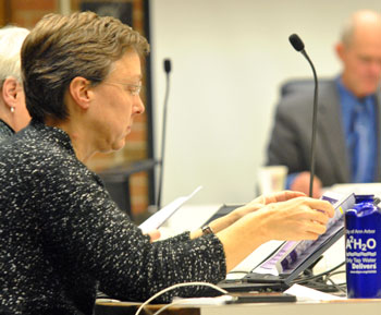 Margie Teall peruses a map showing forecasted congestion on Ann Arbor roads under a "do nothing" scenario. Transportation program manager Eli Cooper had distributed the map to councilmembers.