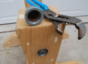 On location the endcap of the pipe resisted my ordinarly vise-like grip. Even the blue channel locck pliers could not make in budge.