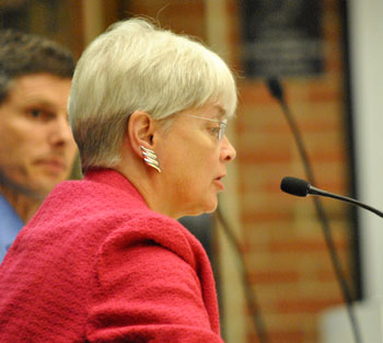 Marcia Higgins (Ward 4) explained the implications of the vote on the Comcast franchise application.